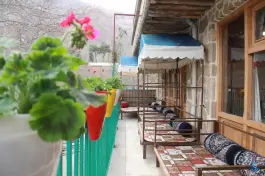 عکس کافه رستوران سنتی شمعدونی قلات، جاده عشق شیراز 3