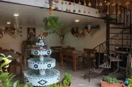 عکس کافه رستوران سنتی شمعدونی قلات، جاده عشق شیراز 6