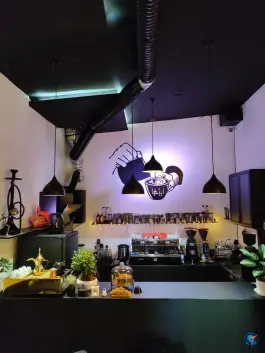عکس کافه و قلیون سرای اینجا، بوستان ۱۴ باغستان کرج 4
