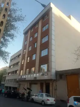ساختمان فرزانگان، مطب دکتر ازدی، کاووسیه تهران