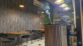 عکس کافه ایلیا؛ محله سلاخ خانه قم 3