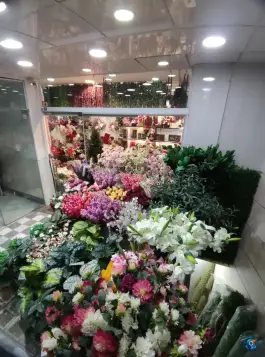 عکس گل مصنوعی ابریشم (راستگو)؛ محله باجک، قم 2