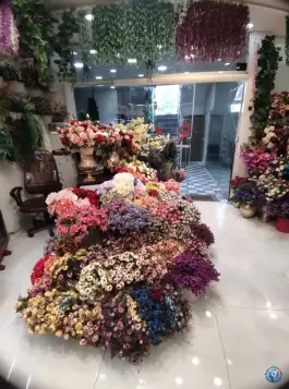 عکس گل مصنوعی ابریشم (راستگو)؛ محله باجک، قم 4