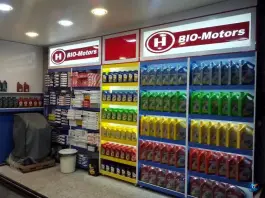 عکس تعویض روغن کیوان، نگارستان، اصفهان 1