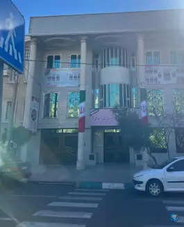 دبیرستان دخترانه بهار پروانه ها، محله گلستان تهران
