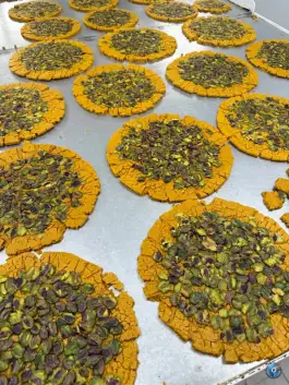 عکس سوهان و گز محمدجواد، محله بکایی، قم 4