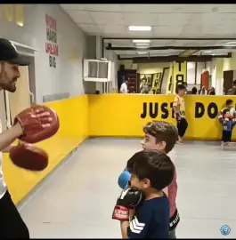 عکس سالن ورزشی لاله، محله گلستان، تهران 8