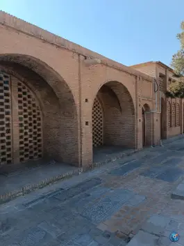 مسجد میرزا عبدالله آغاباشی، تخت فولاد اصفهان
