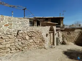 سوئیت ارشک حمیدی، جاده قلات، شیراز