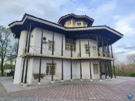 عکس عمارت کلاه فرنگی، لامپ سازی، رشت 4