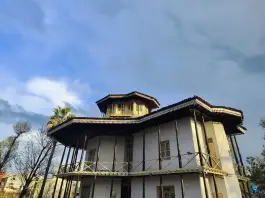 عکس عمارت کلاه فرنگی، لامپ سازی، رشت 5