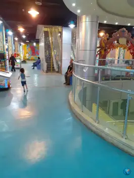 عکس شهربازی زرافه نیلی، اراضی بهداری، قم 2