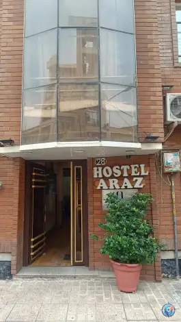 مهمانپذیر آراز، میدان انقلاب، تهران