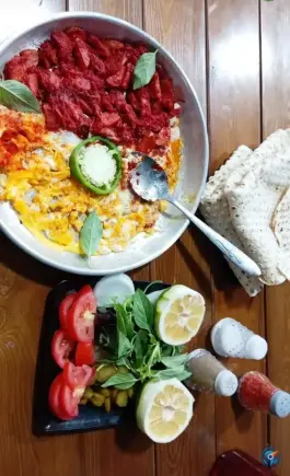 عکس کافه کتاب جوی آب سعدی، محله نیستان، شیراز 5