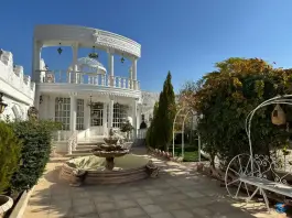 باغ عمارت موژان خاتون آباد اصفهان
