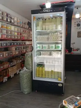 عکس آسیاب انواع ادویه در حضور مشتری، باغ نگار، اصفهان 2