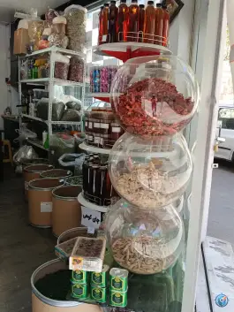 عکس آسیاب انواع ادویه در حضور مشتری، باغ نگار، اصفهان 3