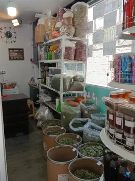 عکس آسیاب انواع ادویه در حضور مشتری، باغ نگار، اصفهان 7