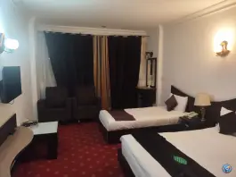عکس هتل بزرگ کادوس، محله منظریه، رشت 10