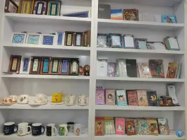 کافه کتاب شیراز، محله شاهچراغ، شیراز
