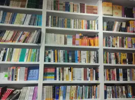 عکس کافه کتاب شیراز، محله شاهچراغ، شیراز 7