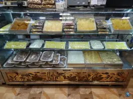 عکس شیرینی، لبنیات و نان سنتی آریا، بابا کوهی، شیراز 1