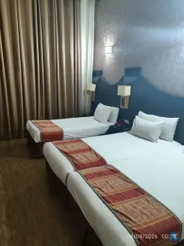 عکس هتل بابا طاهر، میدان باباطاهر، همدان 5