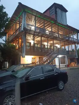 عکس بوم گردی عمارت گلسرا سادات محله لاهیجان 3