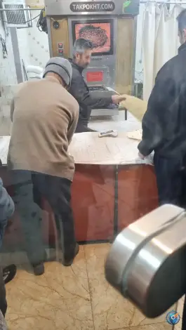نانوایی نان لواش تهرانی - بیست متری امام خمینی - شیراز