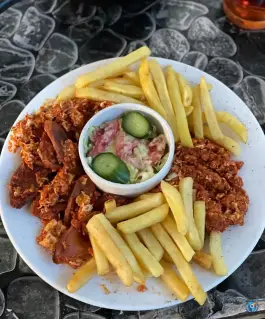 عکس کافه رستوران اردیبهشت هفتاد و دو تن رودسر 4