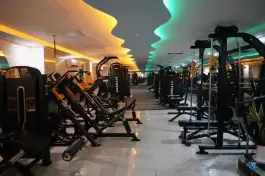 عکس مجموعه ورزشی باران کوهستان، سرو، تهران 2