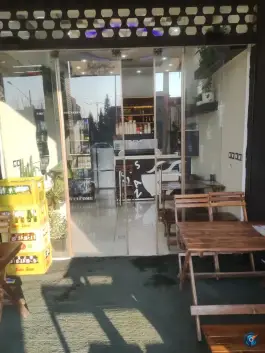کافه دوستان، محله جانبازان، شیراز