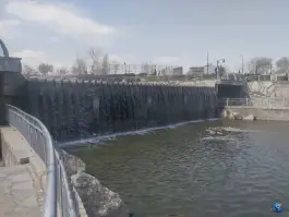 عکس آبشار پارک وکیل باد، محله کوهستان پارک، مشهد 3