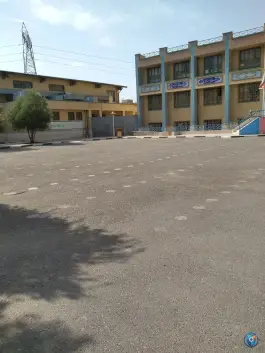 عکس دبستان دخترانه کرامت سلفچگان 2