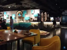 عکس کافه چارمان زرگری شیراز 4