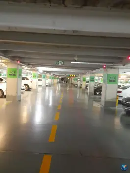 عکس پارکینگ مرکز خرید کورش، باغ فیض، تهران 1
