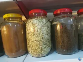 عکس عطاری و خشکبار کریمی، محله جلفا، اصفهان 3