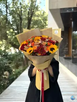 عکس گالری گل آریا، باغ دریاچه، اصفهان 8