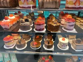 عکس کیک و شیرینی آب نبات رجایی شهر کرج 2