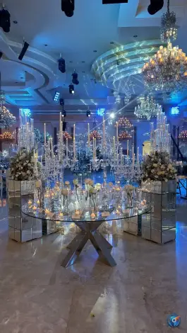 عکس عمارت سفید، سفید، فردیس 8