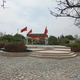 عکس مقبره شهید گمنام، محله ی شهید هرندی، تهران 6