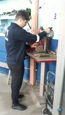 عکس هنرستان هوانوردی مجمع صنعت 3