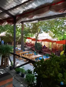 عکس باغچه رستوران عمارت وردیج 2