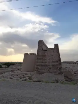 عکس دیوار تاریخی توس 5