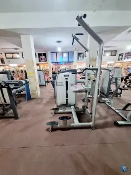 عکس باشگاه بدنسازی کشاورز 4